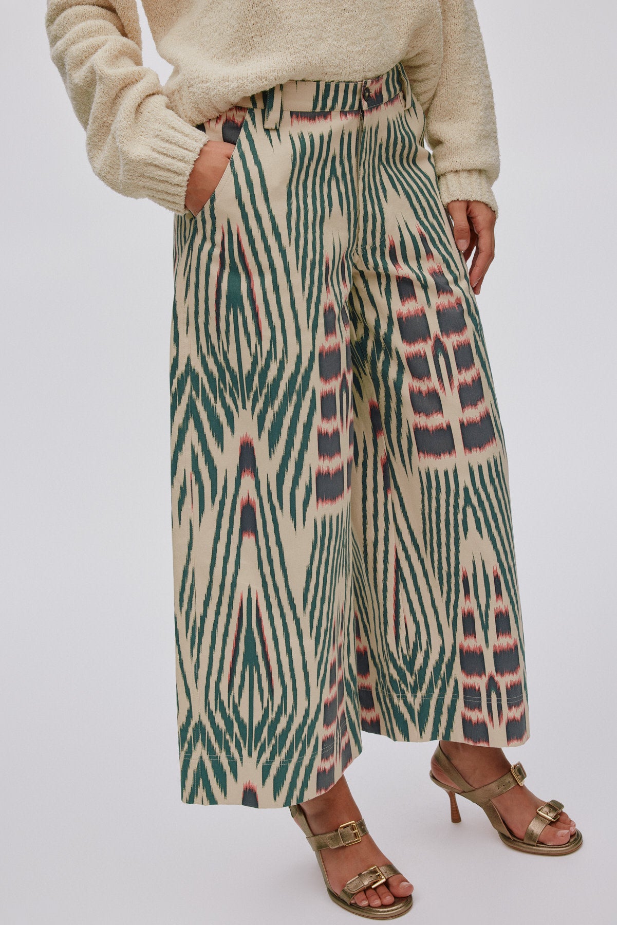 Amari - Ikat combat crop pants I Forest pink sand