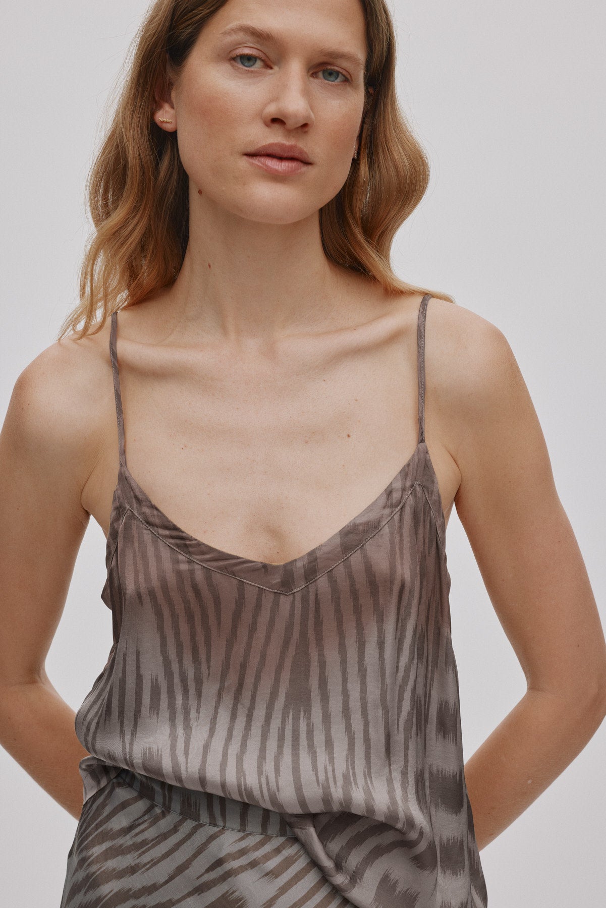 Glæde - Ombre ikat camisole top I Asphalt combo