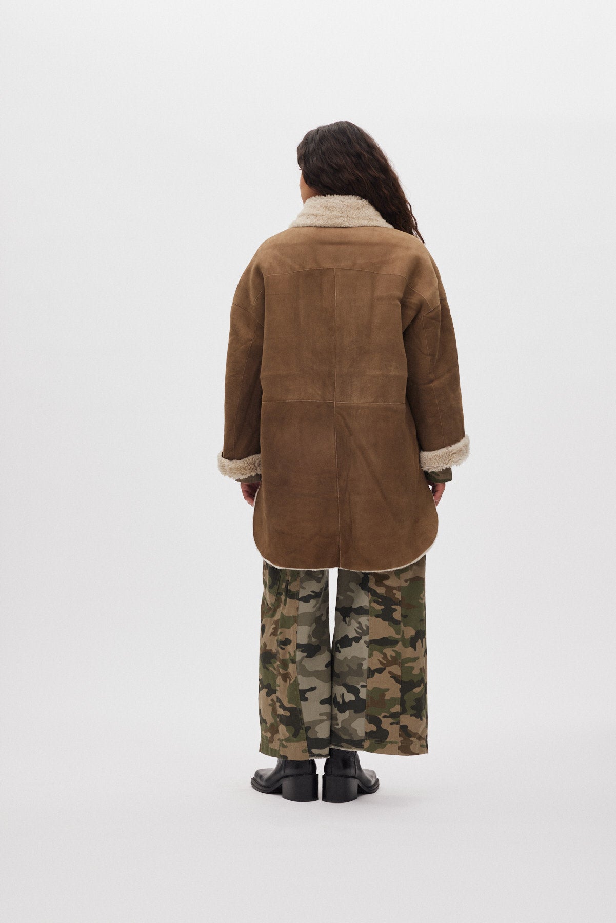 Ejsa - Shearling coat I PRE-ORDER I Dark brown natural combo