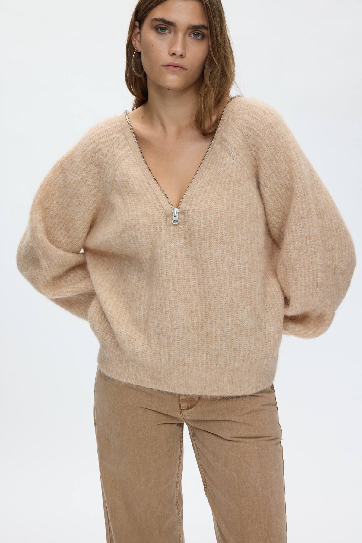 Maelle - Superlight knit zip opening sweater I Light camel