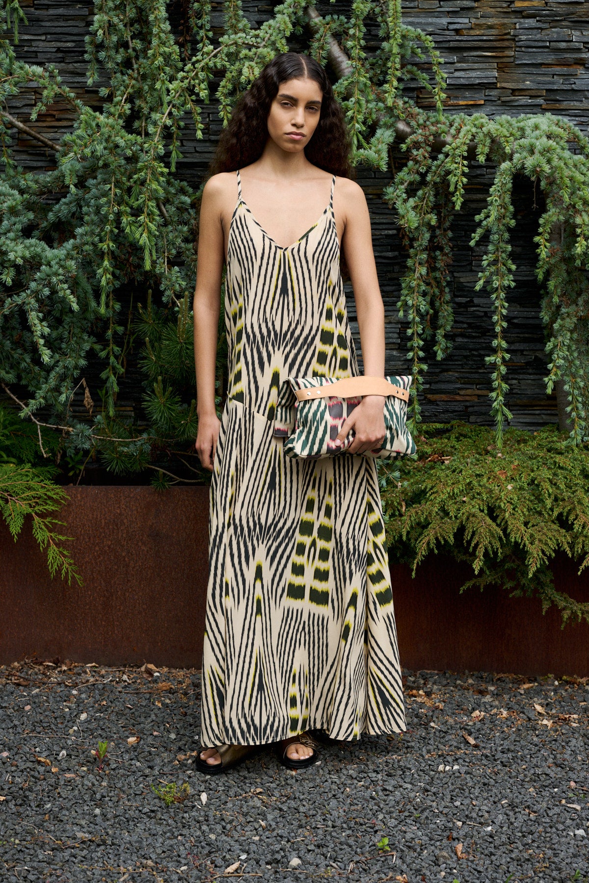 Annebeth - Ikat V-dress I Citrus black dark beige