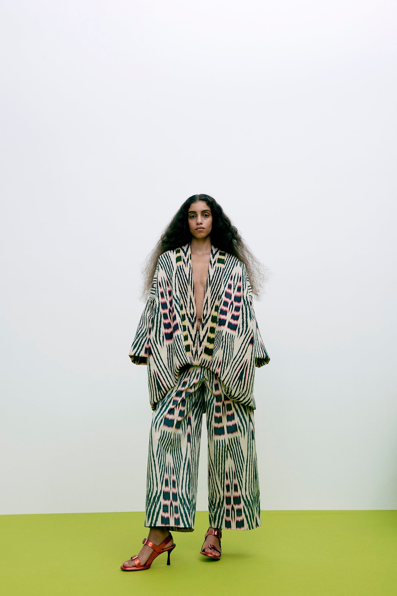 Amari - Ikat combat crop pants I Forest pink sand