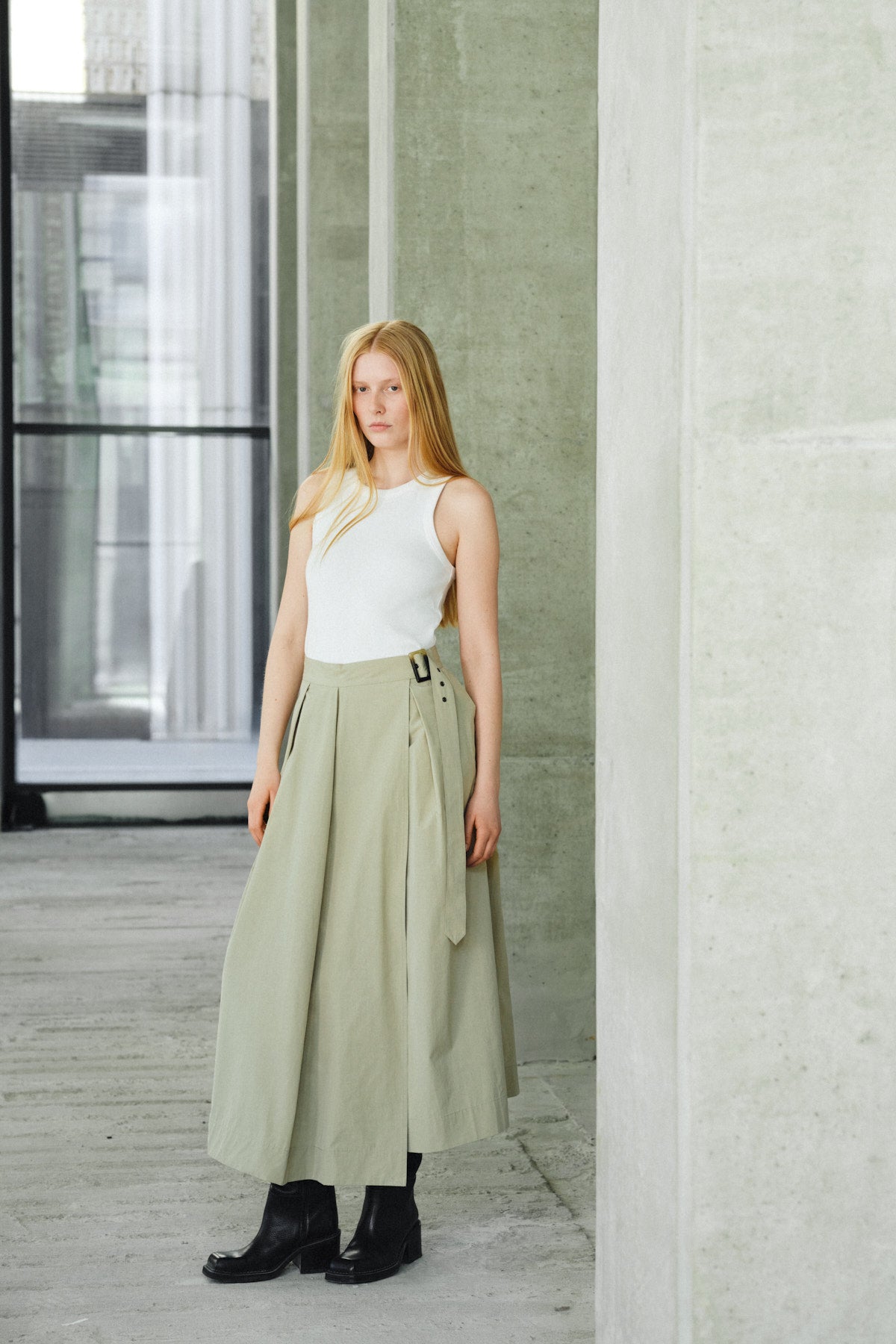 Esila - Weightless wrap skirt I Dark chalk