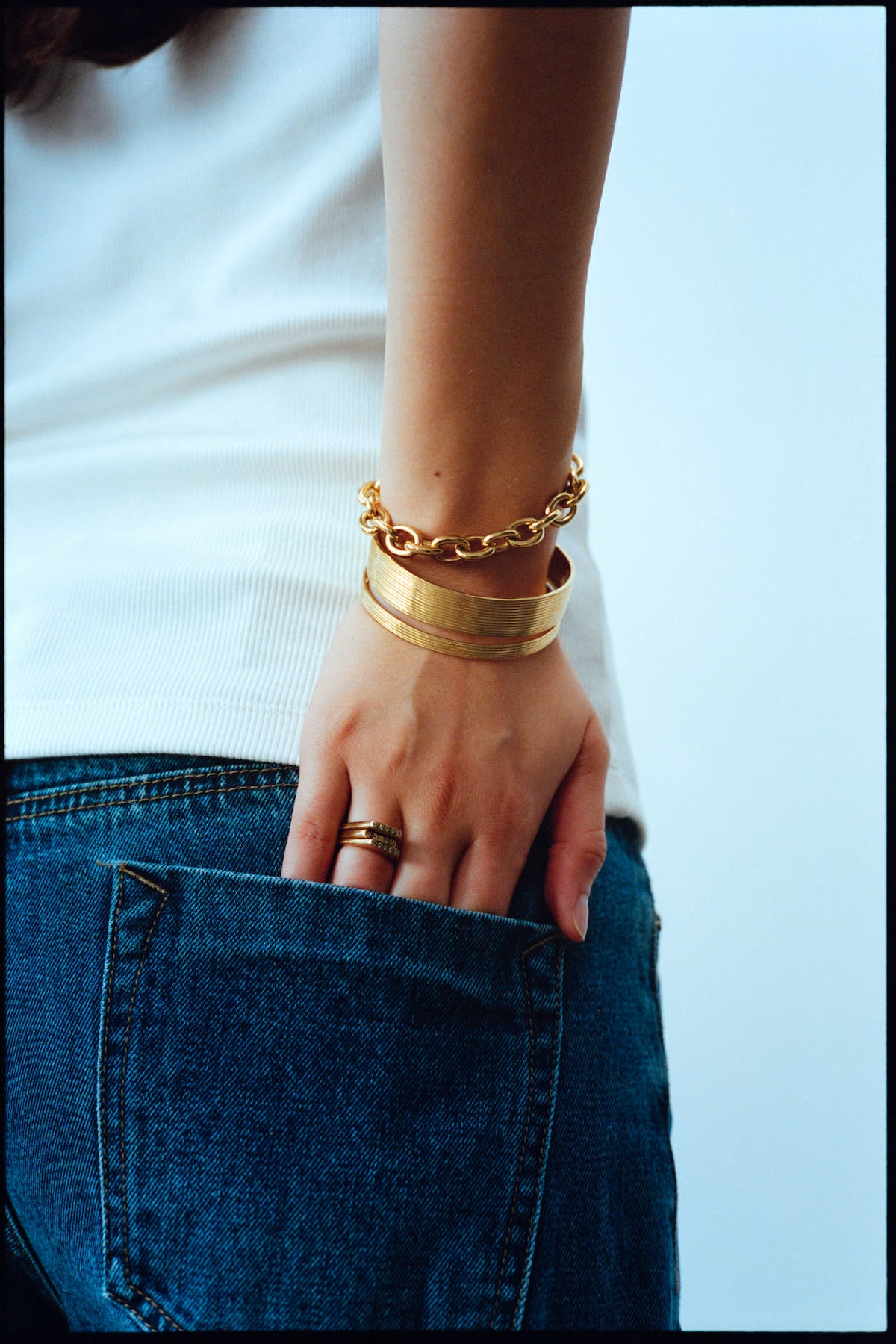 Carved slim bracelet - Rabens Momento I Gold