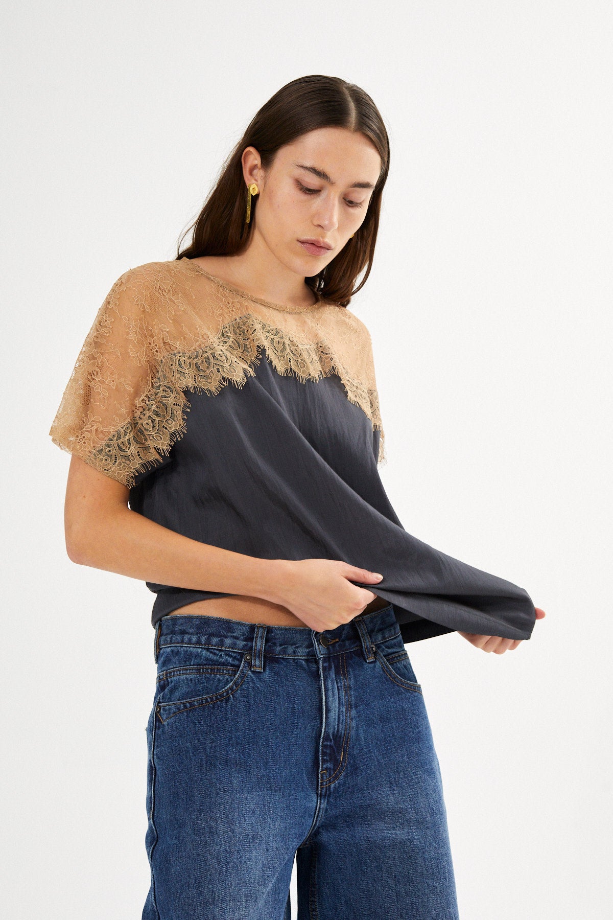 Sheer lace t-shirt - Buggi I Dark shadow combo
