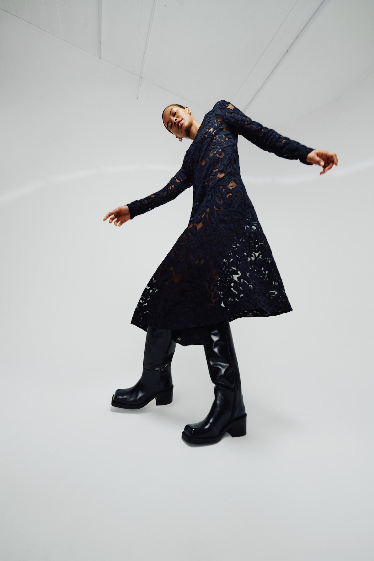 Enid - Orchid lace dress I Black