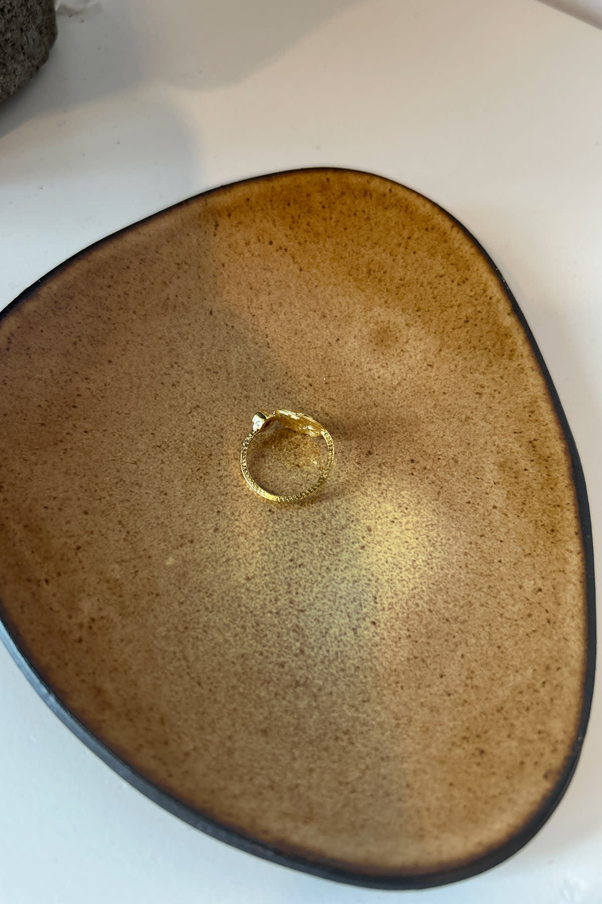 Coin Ring - Nafsu I Gold w/ Green Stone