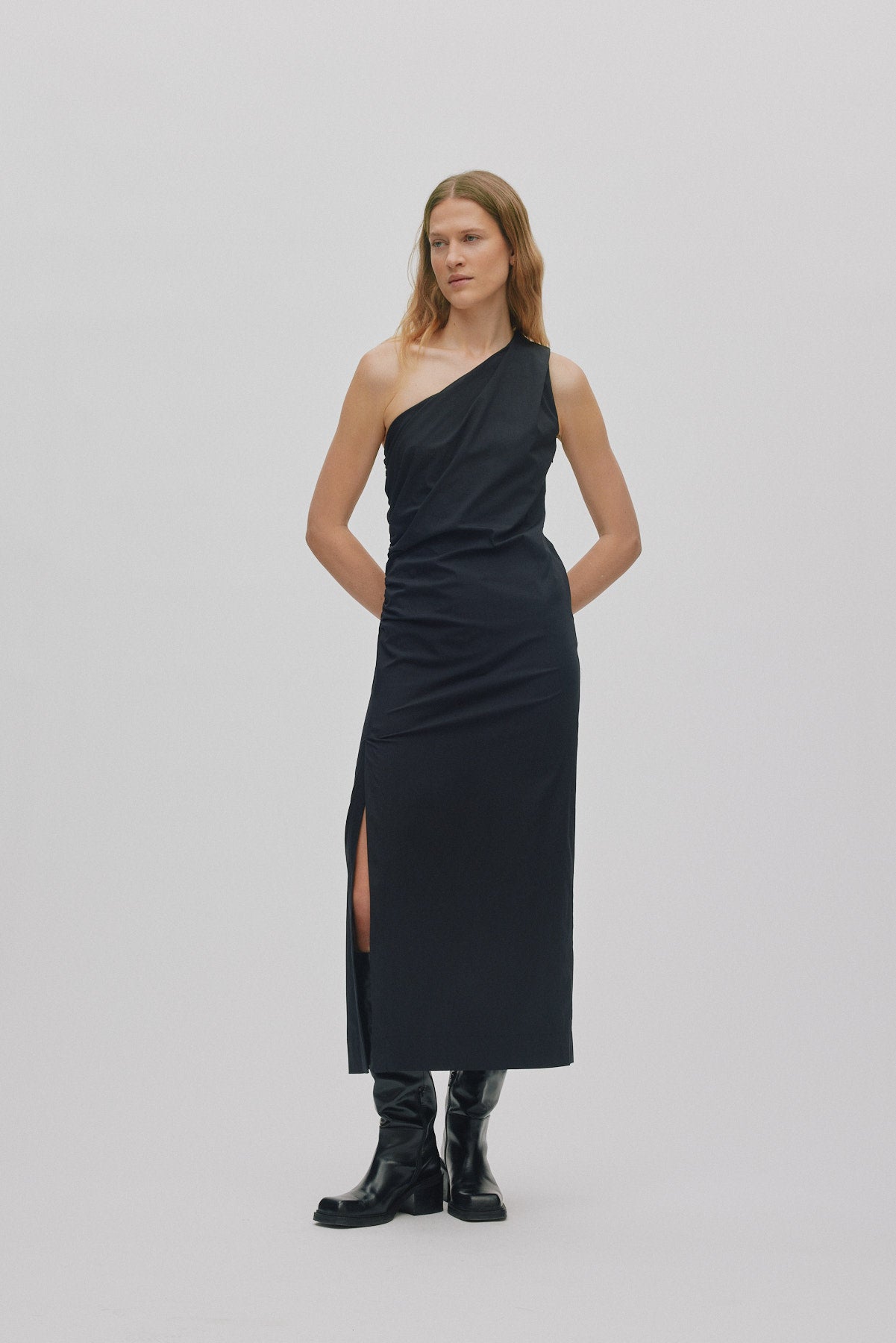 Aryana - Papery one shoulder long dress I Black