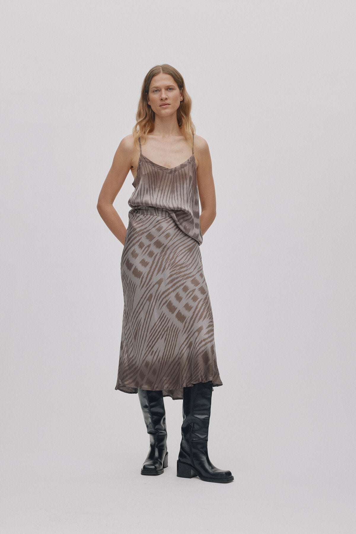 Elmi - Ombre ikat crop bias skirt I Asphalt combo