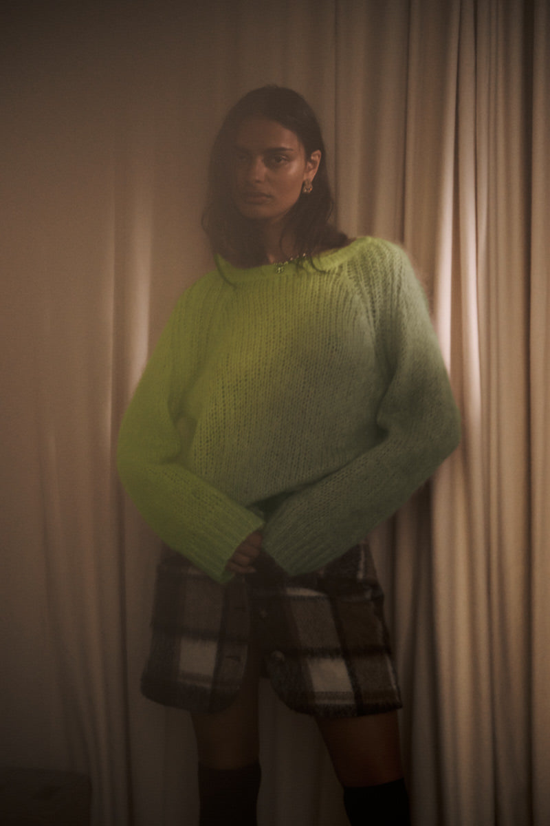 Jasmin - Cross dye boxy sweater I Limeade pelican combo