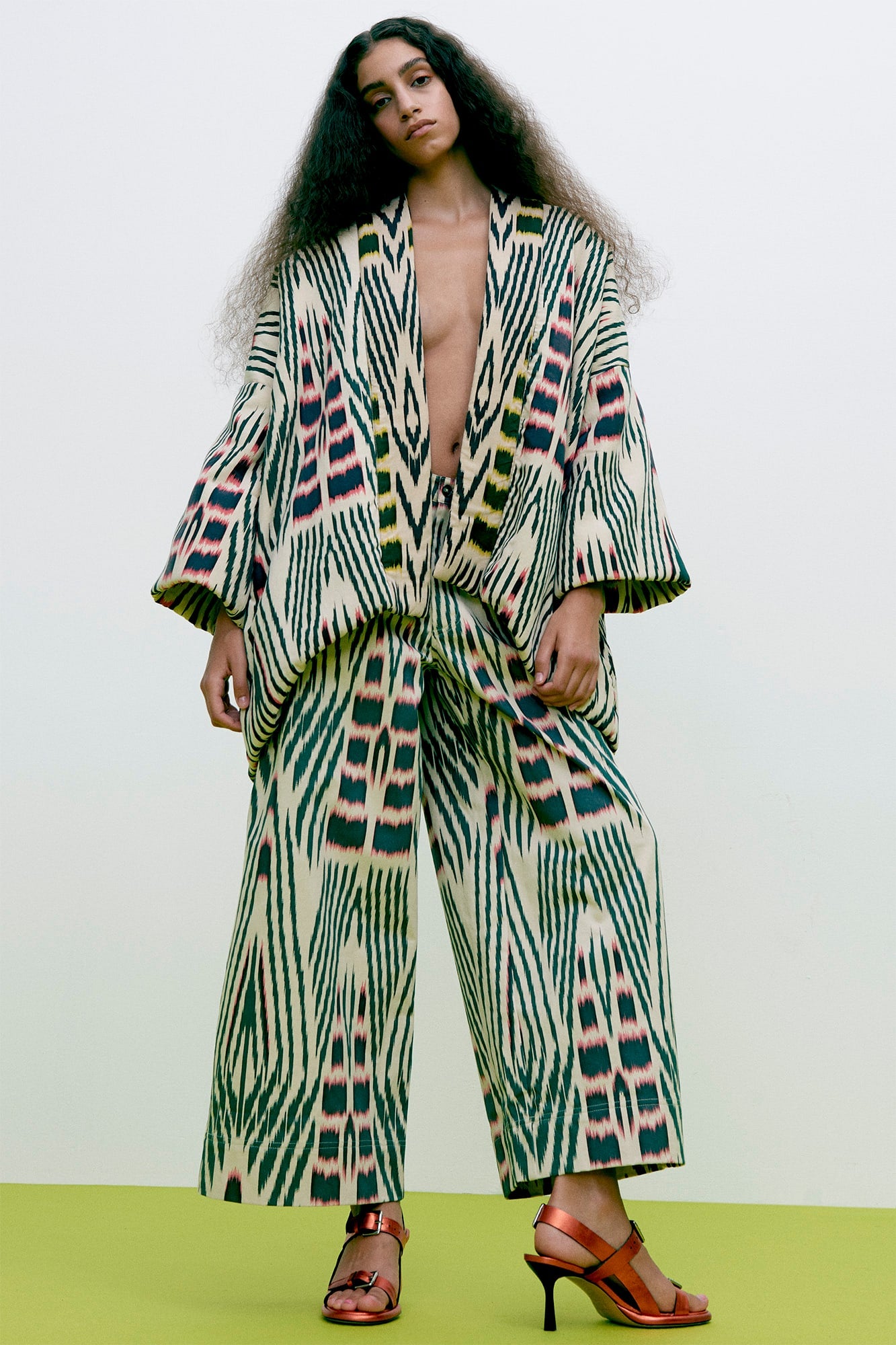 Amari - Ikat combat crop pants I Forest pink sand