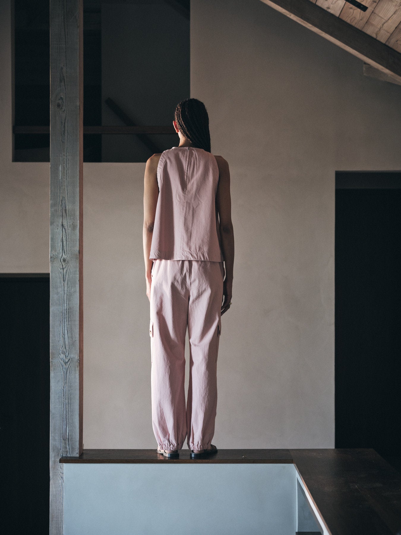 Justa - Texture canvas pants with zip I Soft rose