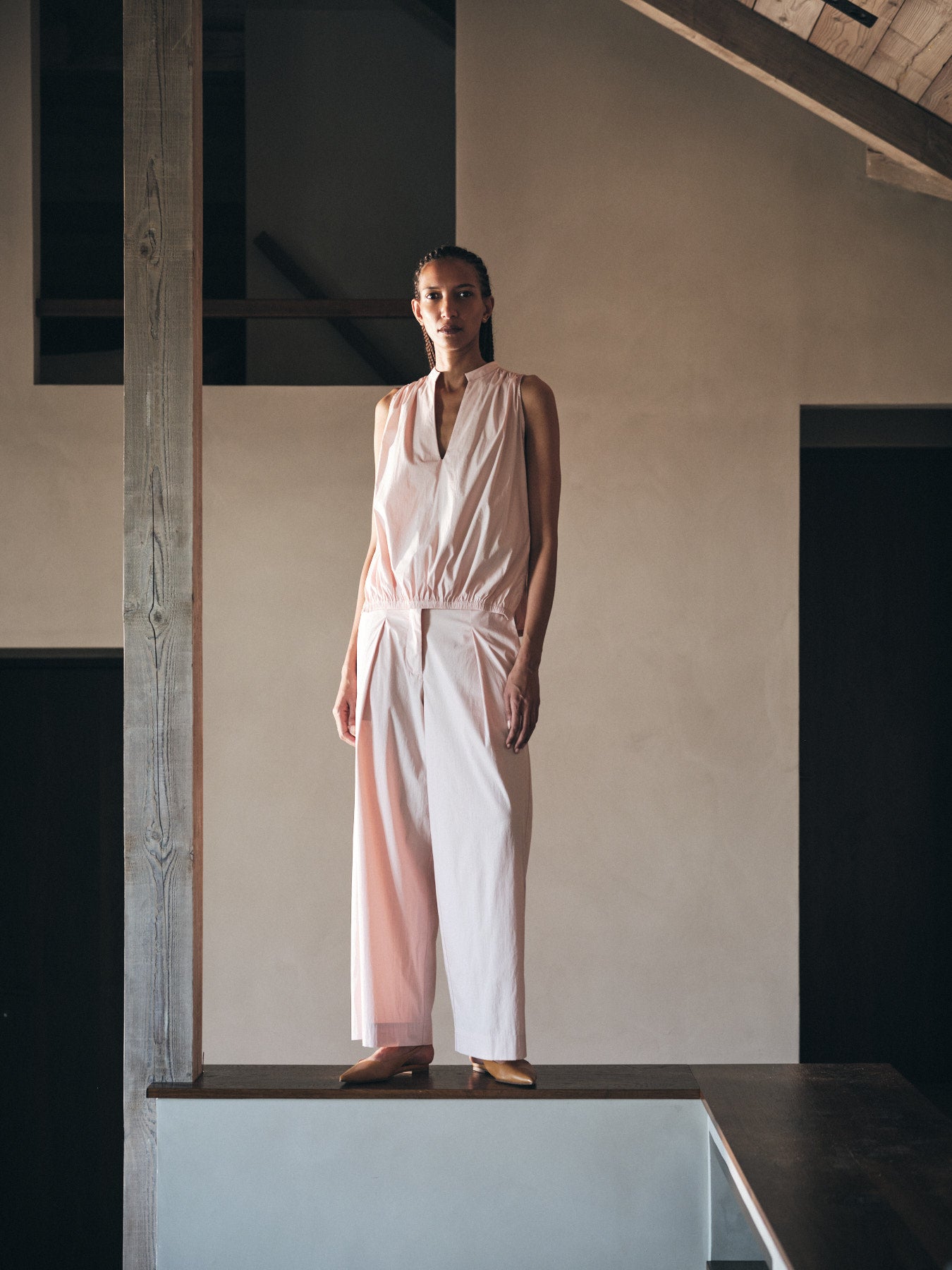 Ingeborg - Papery sleeveless blouse I Powder