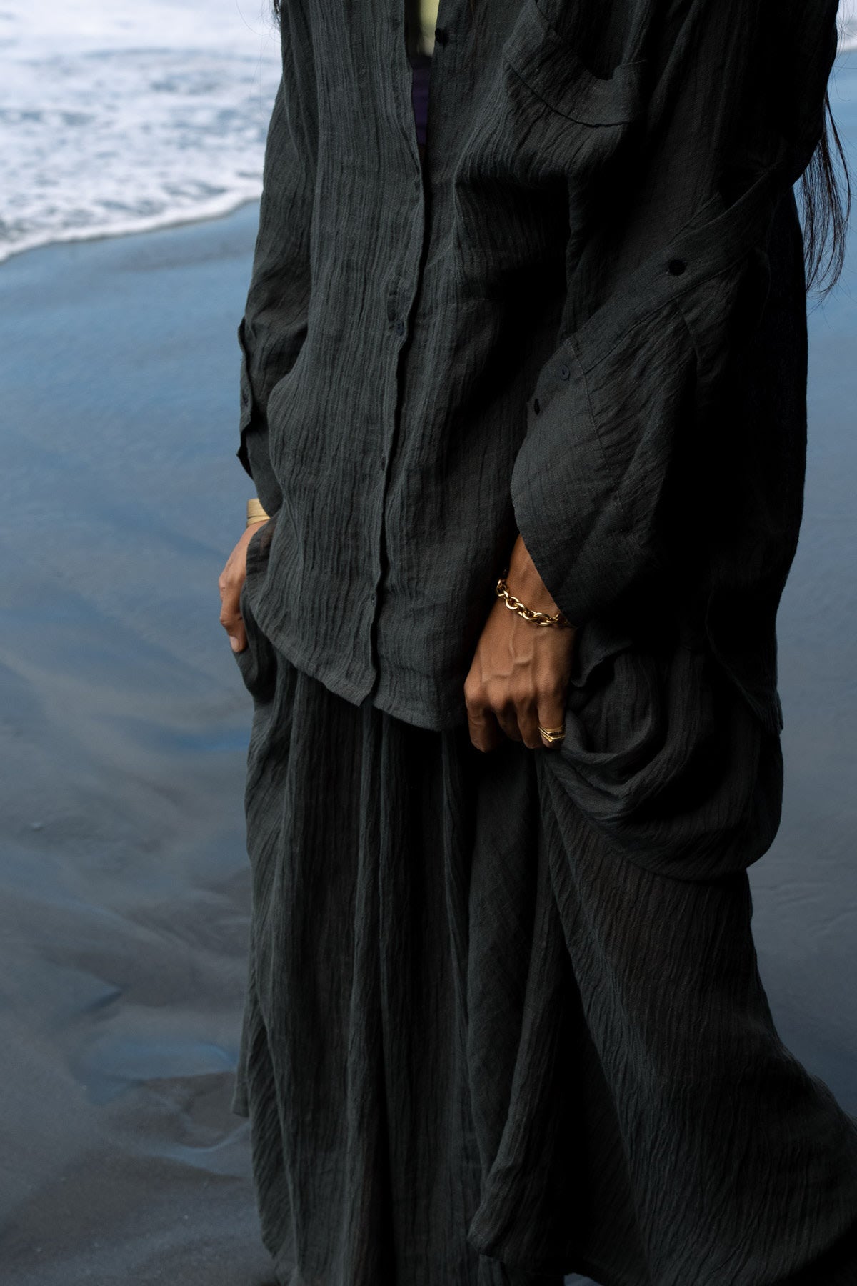 Jumana - PRE-ORDER I Crinkled flared skirt I Faded black