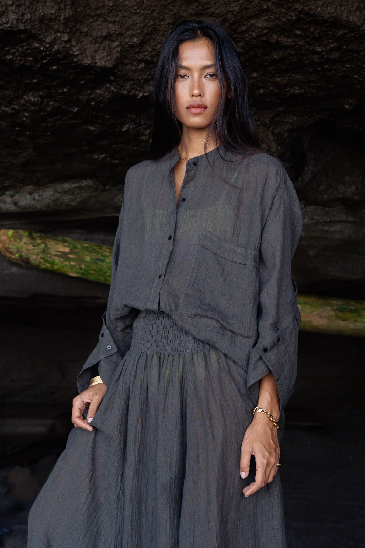 Bobbies - PRE-ORDER I Crinkled oversize shirt I Faded black