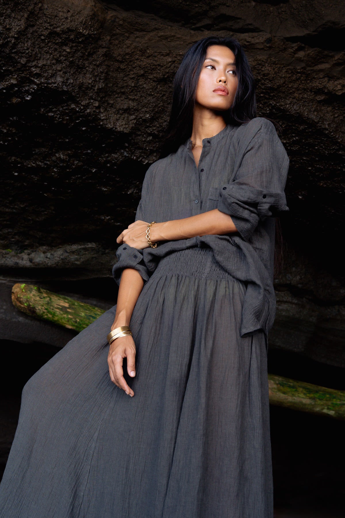 Jumana - PRE-ORDER I Crinkled flared skirt I Faded black