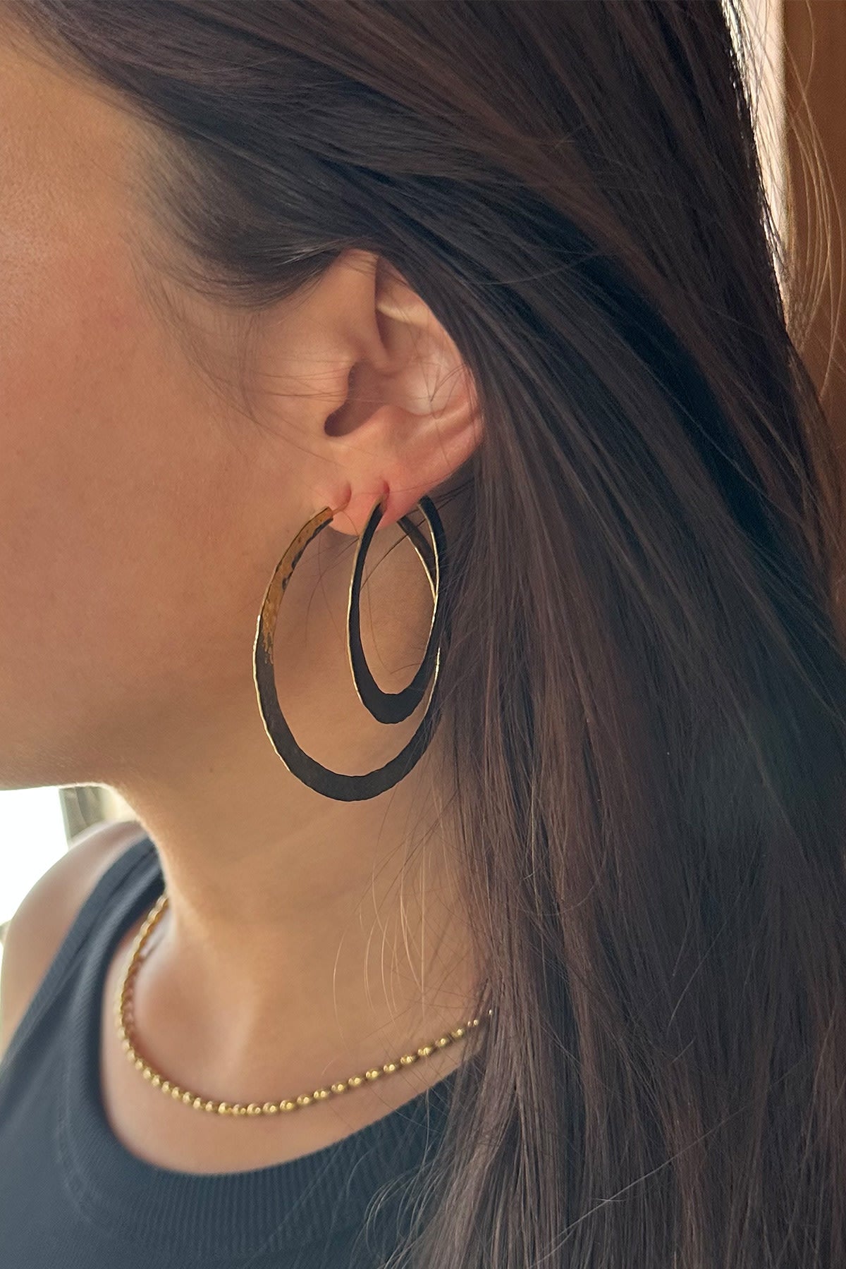 Nafsu - Gold plated hammered hoop S I Gold plated