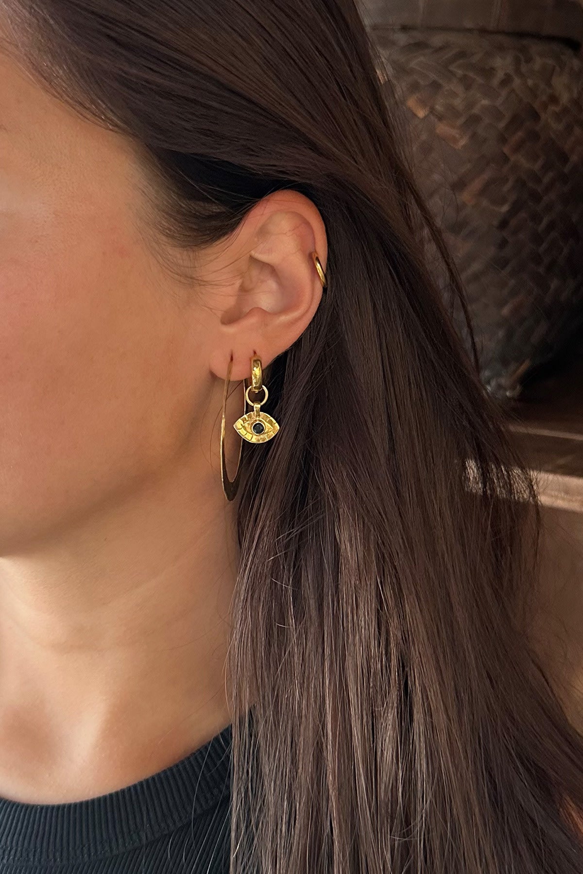Nafsu - Gold plated hammered hoop S I Gold plated