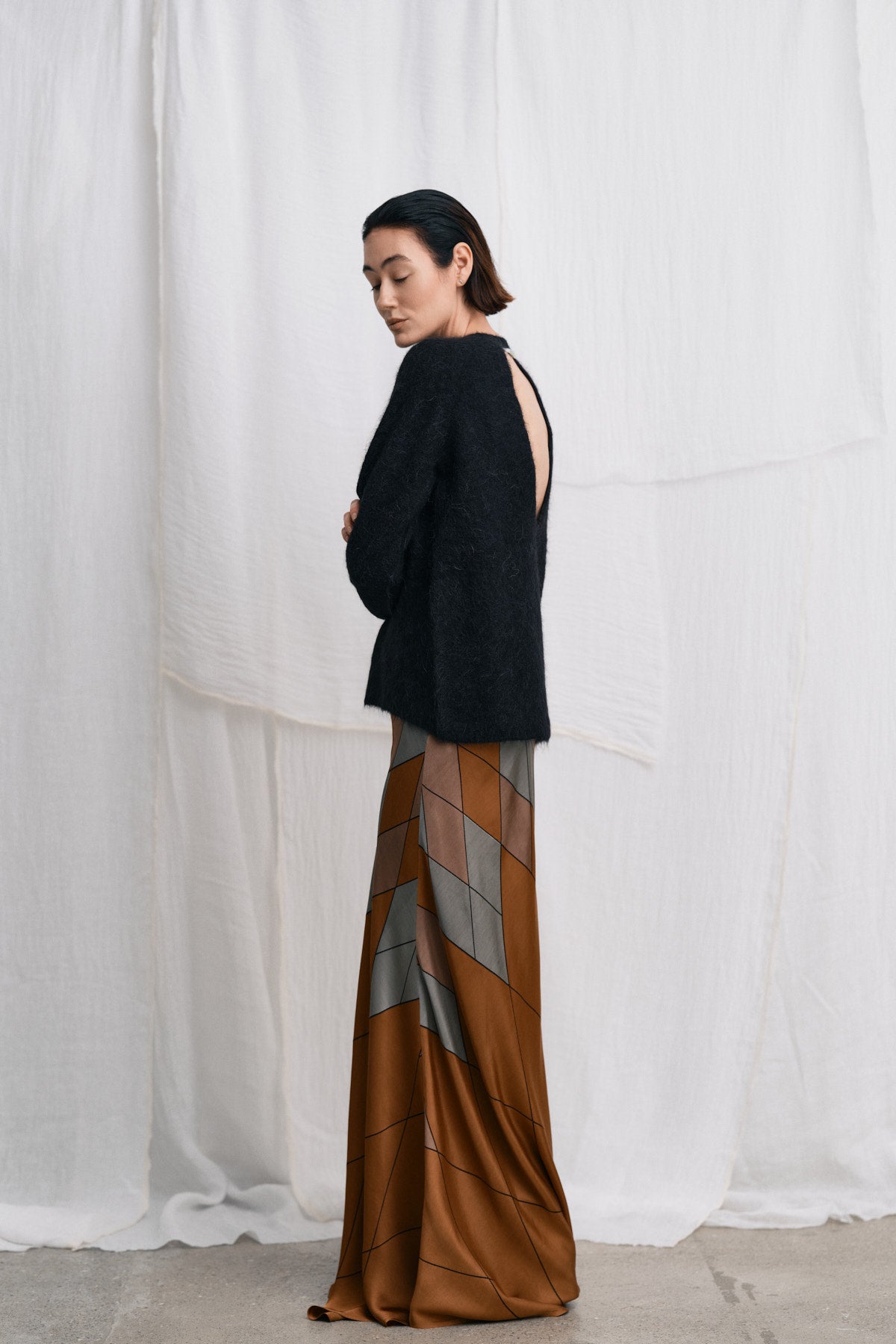 Dinea - Fluffy knit open back sweater I Black