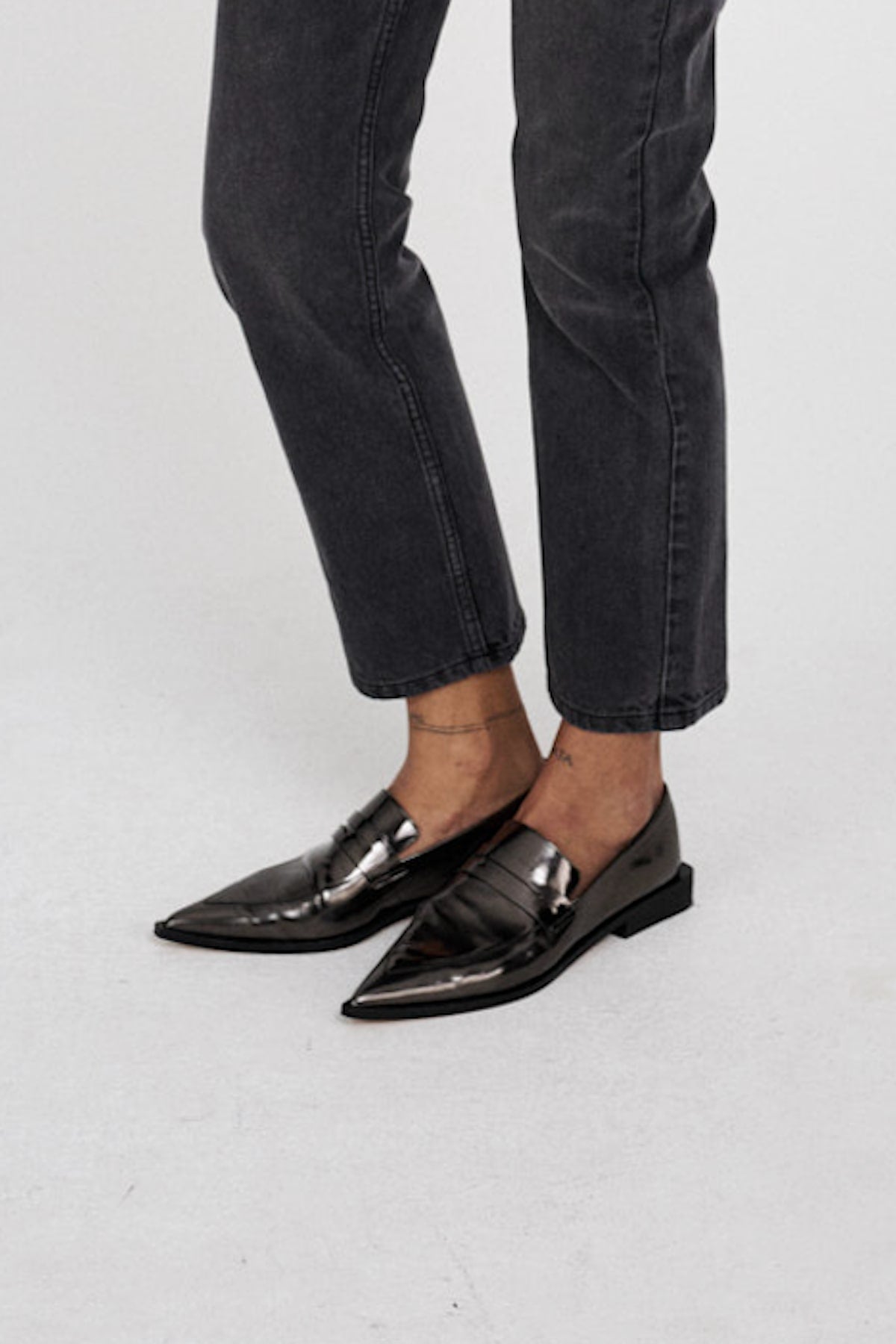 Nolia - Pointy loafer shoe I Metallic black